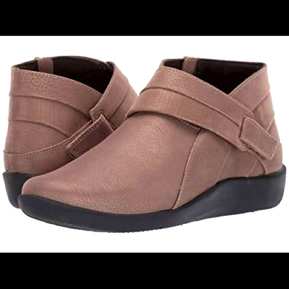 Clarks tan NEW booties in box!